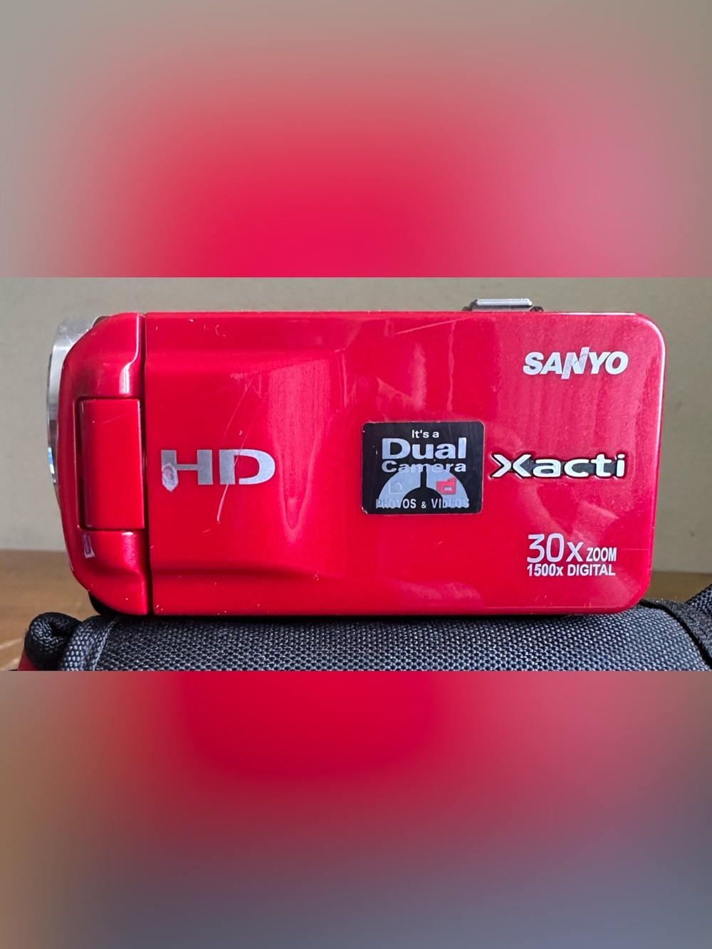 Sanyo Xacti VPC-ZH1R 30x Zoom HD Dual Photo Video CMOS MPEG-4 Handycam Camcorder